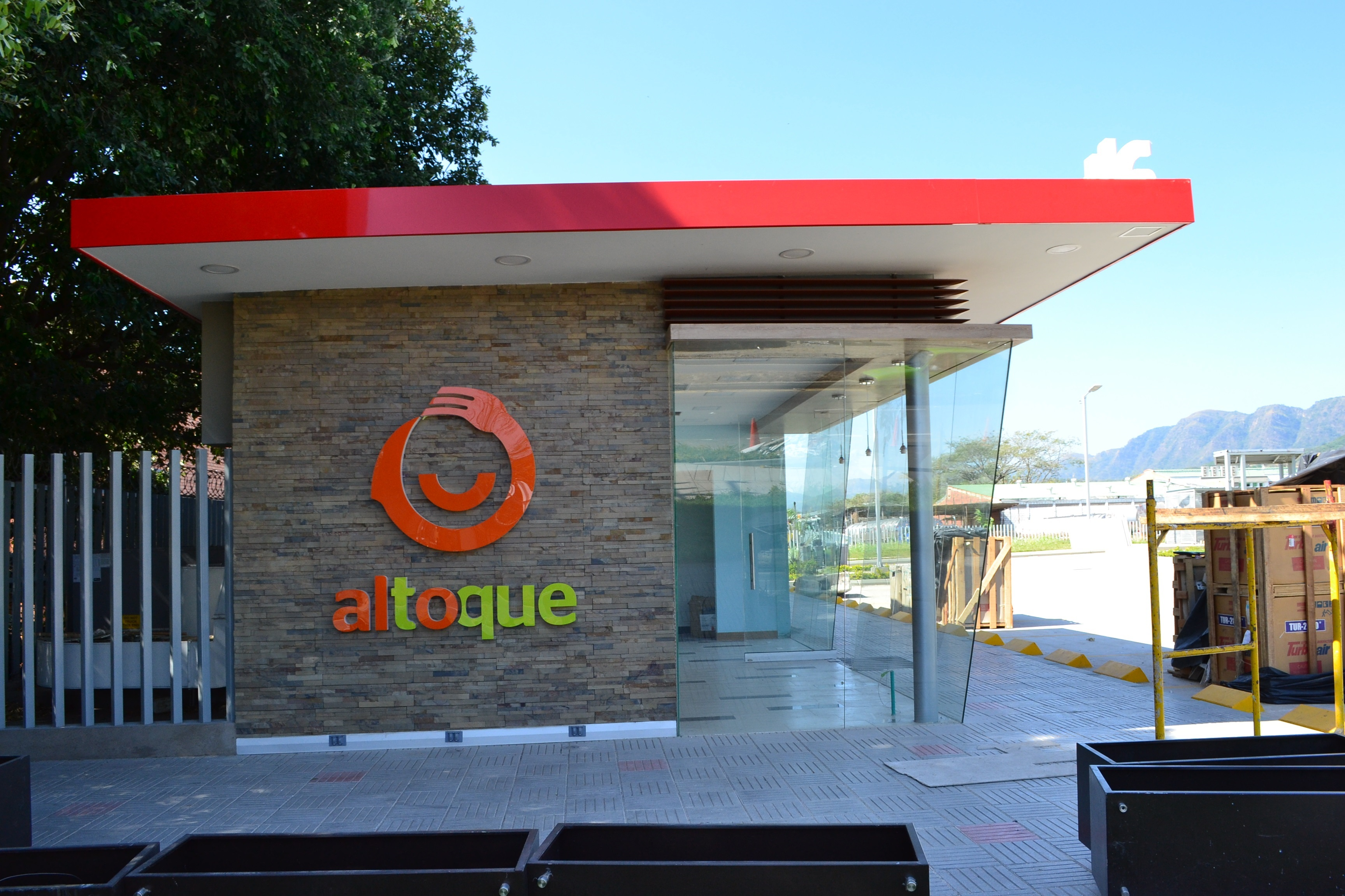 Suministro e instalación de mobiliario